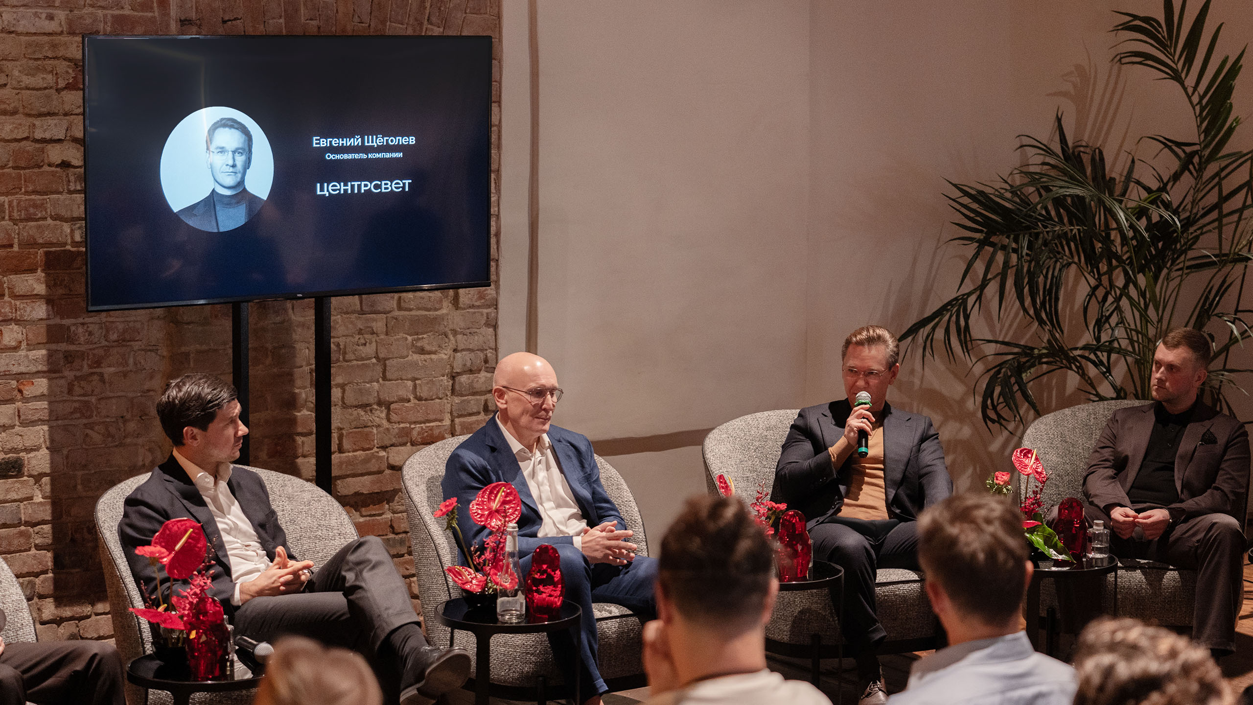  <b>ЛИДЕРЫ РЫНКА</b>